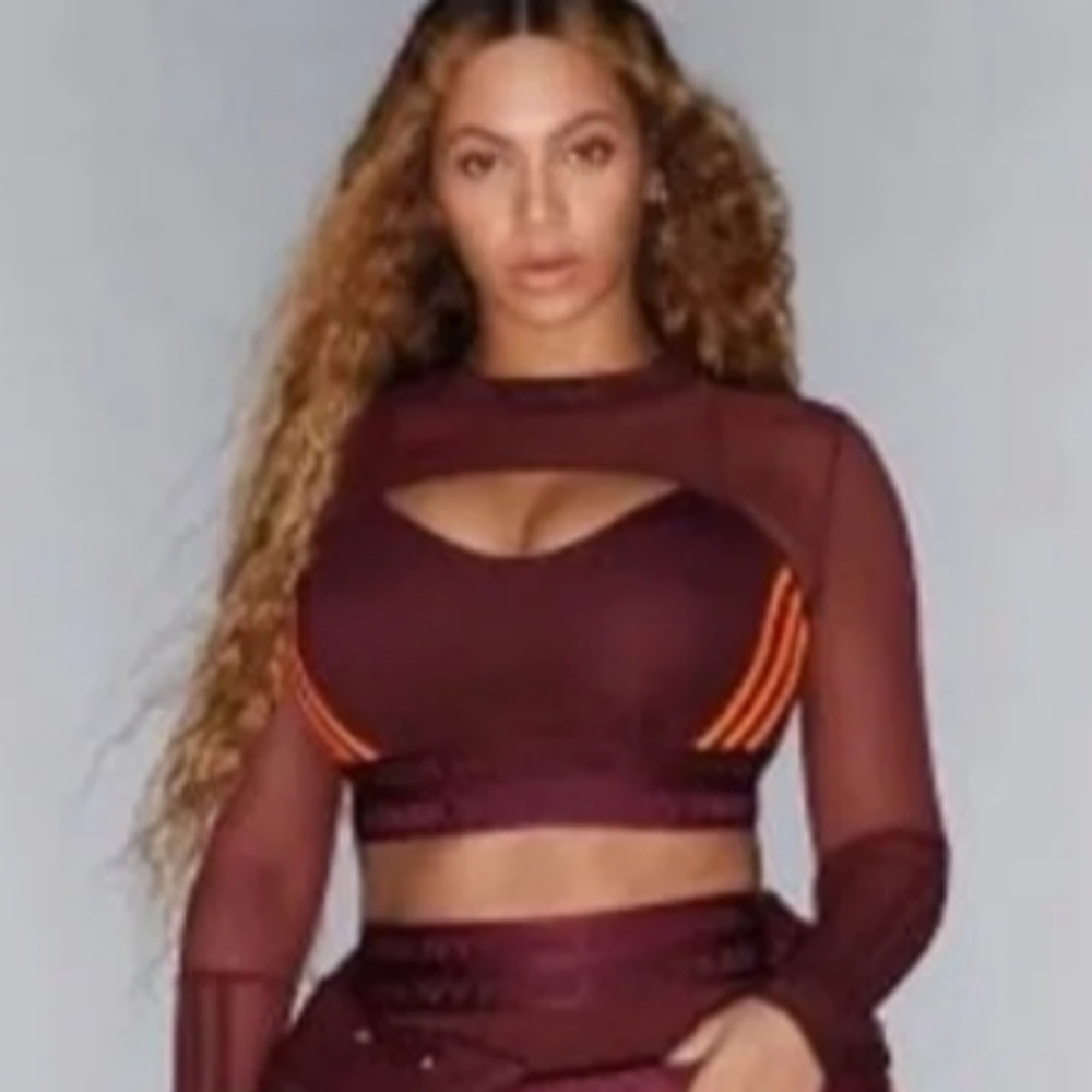 Ivy Park x Adidas Beyoncé Maroon shrug ⚡
